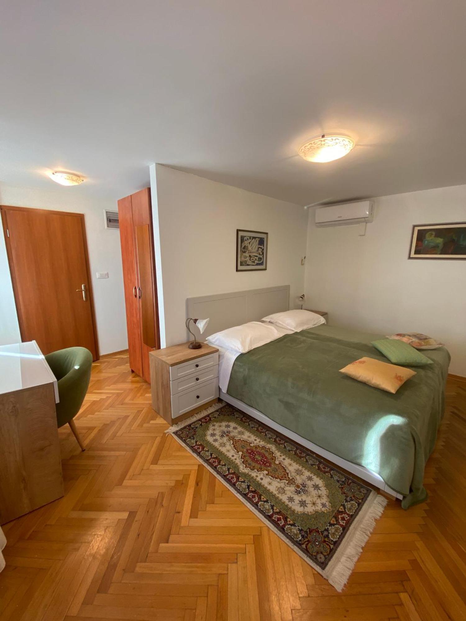 Rooms Base Split Luaran gambar