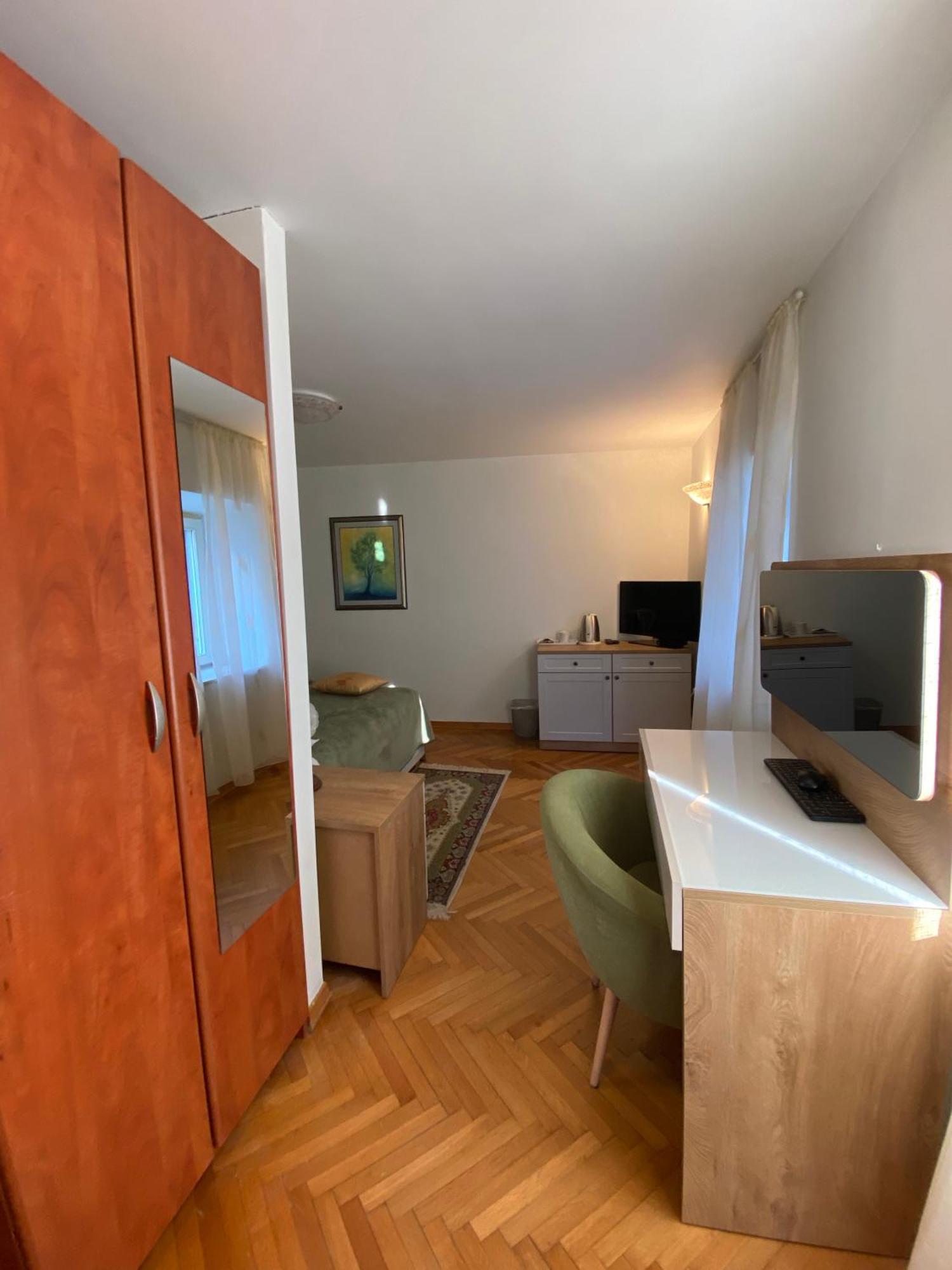 Rooms Base Split Luaran gambar
