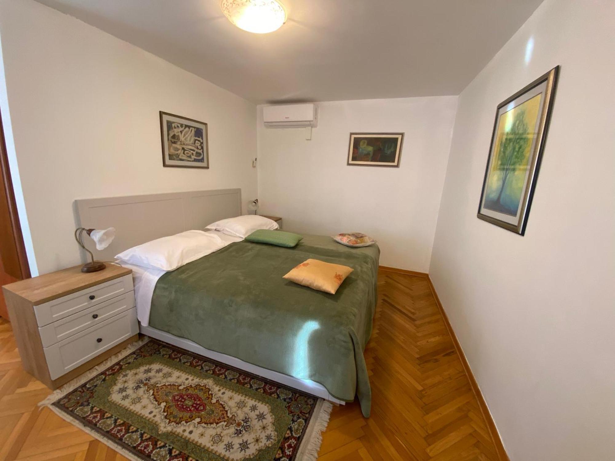 Rooms Base Split Luaran gambar